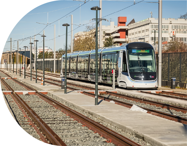 Le tramway arrive en quai